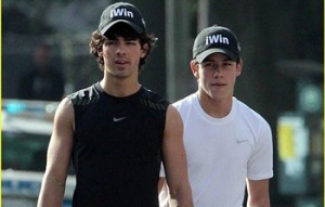 Nick Jonas, Joe Jonas