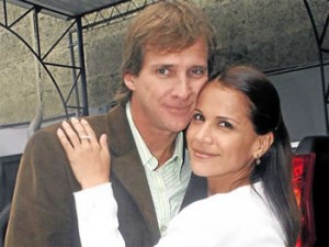 Charito (Mónica Sánchez) , Raúl (Christian Thorsen)