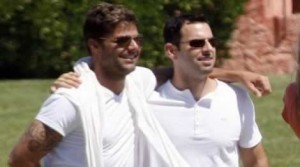 Ricky Martin, Carlos González