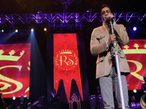 Romeo Santos , Aventura , Postergación , Explanada Sur del Estadio Monumental