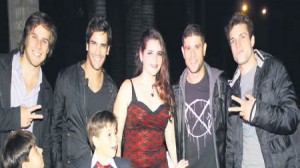 modelo , Farándula peruana , cantante cubana , Mauricio Diez Canseco, Miguel Arce , Israel Dreyfus , Yaco Esquenazi, Nicola Porcella